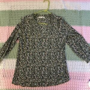 Monday Fun Green Floral Pleated Pullover 3/4 Sleeve V-Neck Blouse Size Small